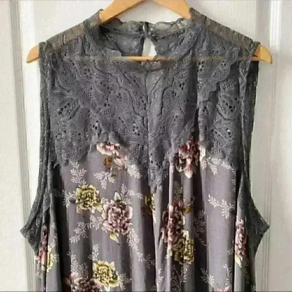 Torrid Blouse Tank Top Sleeveless Lace  Trimmed Tunic Grey Floral Size 4X - Picture 5 of 16